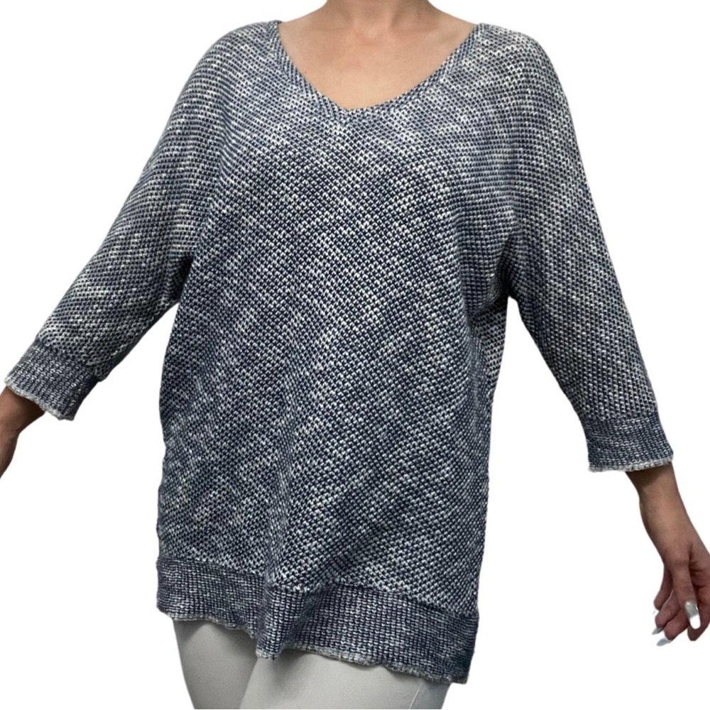 V neck light sweater